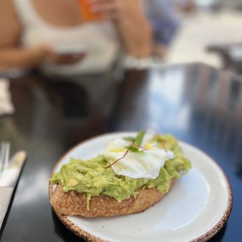 Caffe Di Marzano - Avocado Toast with Poached Egg - Bars Near Me - Lisbon, 11 Caffe Di Marzano - Avocado Toast with Poached Egg - Bars Near Me - Lisbon, 11