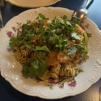 Xiao Ye - Khao soi chicken pasta w fried chicken skin - New American Near Me - Portland, Oregon Xiao Ye - Khao soi chicken pasta w fried chicken skin - New American Near Me - Portland, Oregon