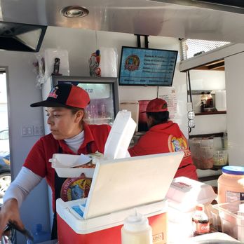 Tacos Fénix - Server who grabs your order - Tacos Near Me - Ensenada, BCN