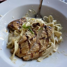 Fettuccine Alfredo with Chicken Fettuccine Alfredo with Chicken