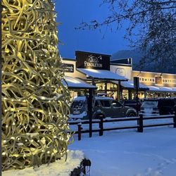 Jackson Hole Pendleton - Town Square during the Holidays