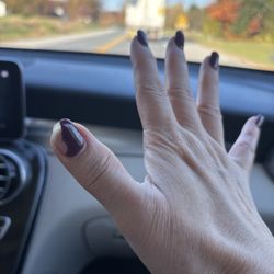 Top Nails & Spa - Nails breaking