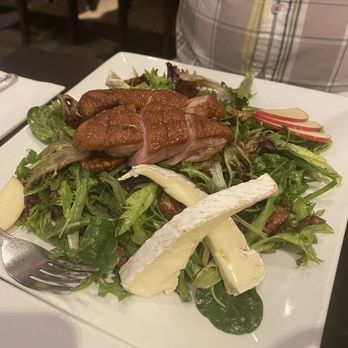 V Restaurant, Bistro & Bar - Duck salad - GF - New American Near Me - Murphys, California