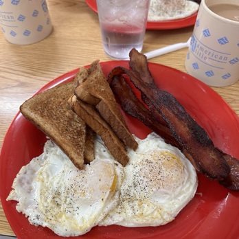 Nana's Diner - Bacon, eggs and toast - American Near Me - Canton, Ohio