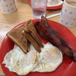 Nana's Diner - Bacon, eggs and toast