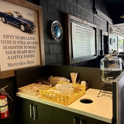 Benzo Cafe - Condiments corner