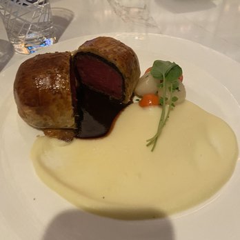 Gordon Ramsay Hell's Kitchen - Beef Wellington - Steakhouses Near Me - Stateline, Nevada Gordon Ramsay Hell's Kitchen - Beef Wellington - Steakhouses Near Me - Stateline, Nevada
