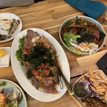 Na Rath - Fried tilapia and steamed fish - Thai Near Me - Elmhurst, New York