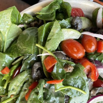 GreenStreets Salads - Create own salad. Spinach, tomatoe, peppers, black olive, steak, cucumber and red onions, cheese top peppers and Italian dressing - Sandwiches Near Me - Brooklyn, New York