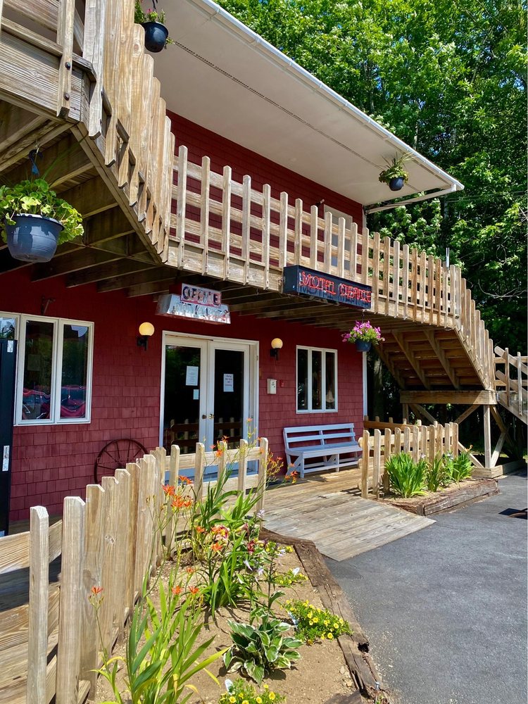 THE RED BARN MOTEL Updated October 2024 3 N Main St, Milbridge