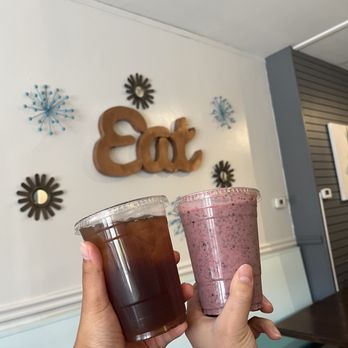 Cafe 12 - White sangria iced tea Power smoothie - Breakfast & Brunch Near Me - Chelmsford, Massachusetts