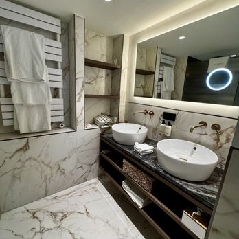 Ambassade Hotel - Double vanity with room for all our toiletries. - Hotels Near Me - Amsterdam, New Hampshire Ambassade Hotel - Double vanity with room for all our toiletries. - Hotels Near Me - Amsterdam, New Hampshire