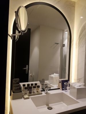 H10 Puerta de Alcalá by null