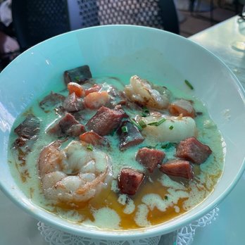 Sarabeth's Key West - Shrimp and Grits - American Near Me - Key West, Florida Sarabeth's Key West - Shrimp and Grits - American Near Me - Key West, Florida