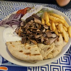 Mythos - Pita gyros al piatto