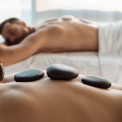 St8newalker Stone Massage - Couples stone massage with custom blended Aromatherapy. A memorable experience to share.
