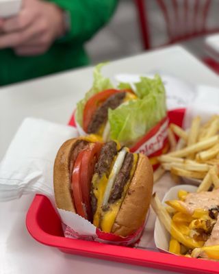 In-N-Out Burger by null