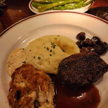 Carlyle - Crab cake & filet - New American Near Me - Arlington, Virginia