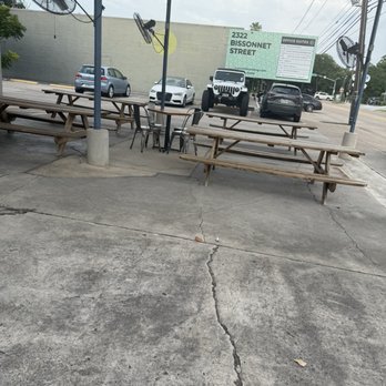 Baileson Brewing - Outdoor seating and parking - Breweries Near Me - Houston, Texas Baileson Brewing - Outdoor seating and parking - Breweries Near Me - Houston, Texas