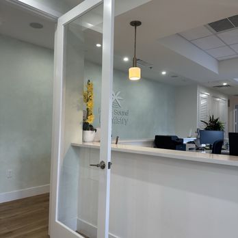 Hobe Sound Dentistry - Hobe Sound Dentist waiting room. - Cosmetic Dentists Near Me - Hobe Sound, Florida Hobe Sound Dentistry - Hobe Sound Dentist waiting room. - Cosmetic Dentists Near Me - Hobe Sound, Florida