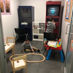 The Little Tooth Doctor - Play area for the kids
