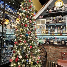 Beautiful holiday setting with delicious desserts! Beautiful holiday setting with delicious desserts!