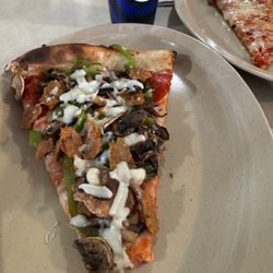 Big Sal's Pizzeria & Restaurant - Supreme pizza