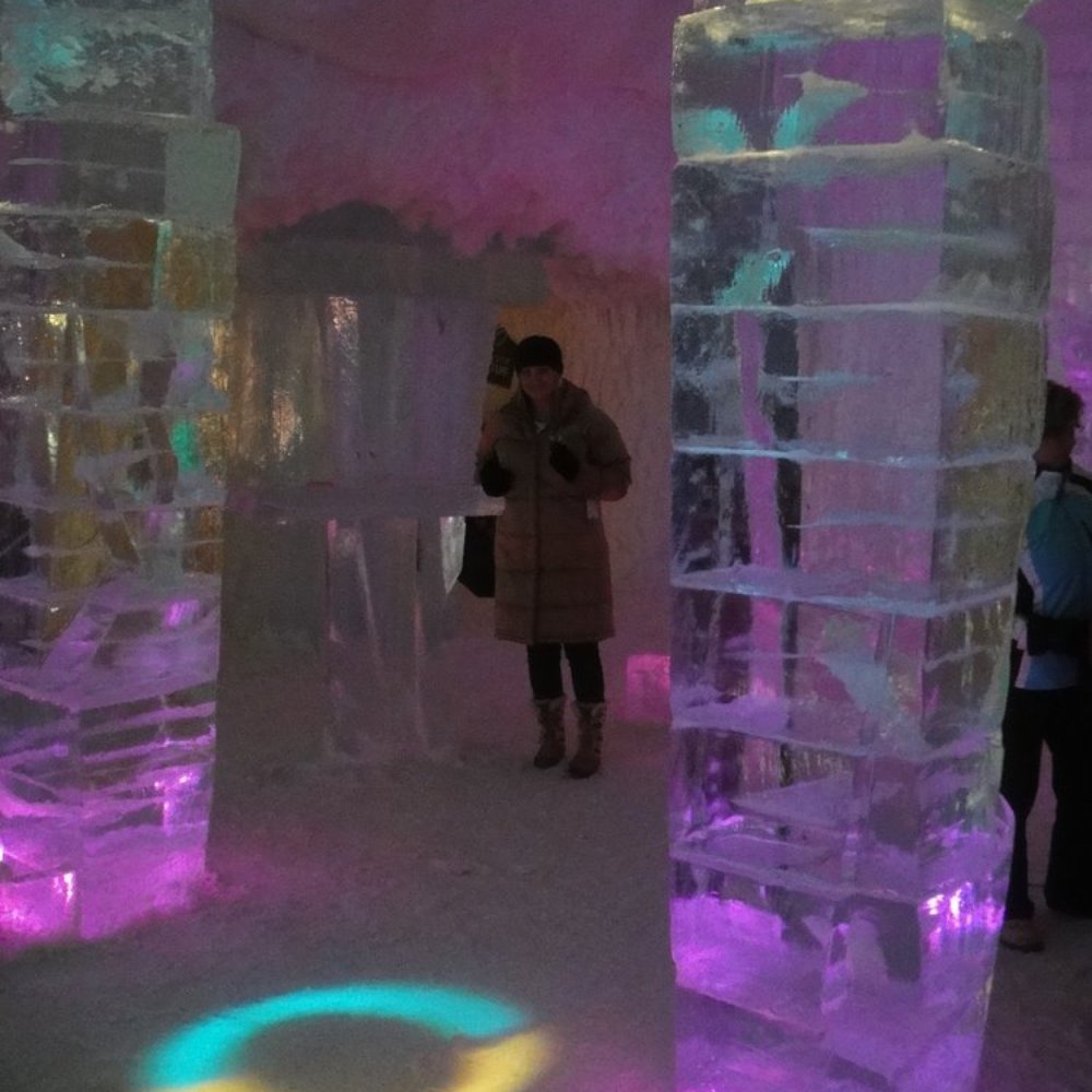 Hôtel de Glace - Interior of bar with ice columns - Hotels Near Me - Quebec City, Quebec Hôtel de Glace - Interior of bar with ice columns - Hotels Near Me - Quebec City, Quebec