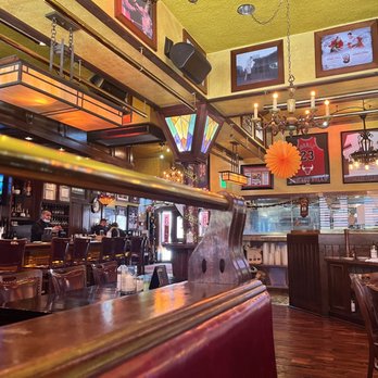 Laurenzo's Restaurant - Inside - Steakhouses Near Me - Houston, Texas