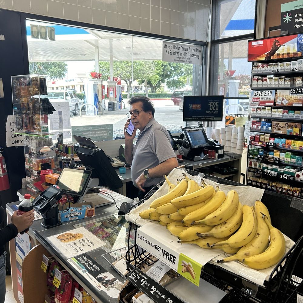 7-Eleven - I asked for the manager and he calls the police 30 seconds after entering. - Convenience Stores Near Me - Plano, Texas 7-Eleven - I asked for the manager and he calls the police 30 seconds after entering. - Convenience Stores Near Me - Plano, Texas