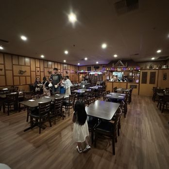 Ruen Thai Restaurant - inside the restaurant - Thai Near Me - Roseville, California Ruen Thai Restaurant - inside the restaurant - Thai Near Me - Roseville, California