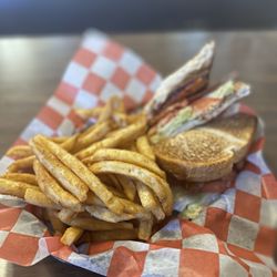 Rise N Shine Cafe - BLT and fries