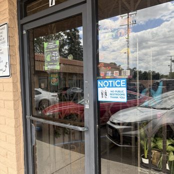 Agamas Mau Exotics - Showed up during their open hours and they were closed - Local Fish Stores Near Me - Sylmar, California