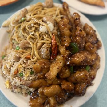 Lucky Wok - Hot Spicy Chicken with Chicken Chow Mein & Bbq pork fried rice - Chinese Near Me - Sacramento, California Lucky Wok - Hot Spicy Chicken with Chicken Chow Mein & Bbq pork fried rice - Chinese Near Me - Sacramento, California