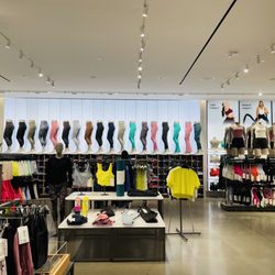 Lululemon - Lululemon Love ~ Barton Creek Square