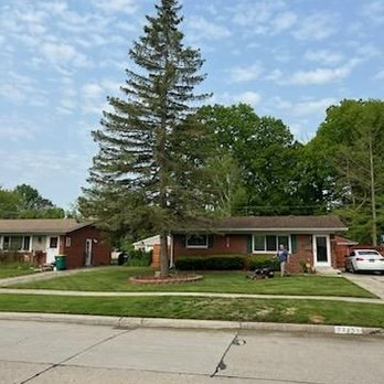 True Cut Tree Care - a home in a residential neighborhood - Landscaping Near Me - Farmington Hills, Michigan True Cut Tree Care - a home in a residential neighborhood - Landscaping Near Me - Farmington Hills, Michigan