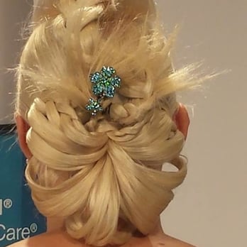 Travis Evans at Headwaves - Hair Salons Near Me - Pearland, Texas