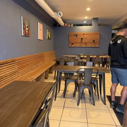 Dragonfly Bagel - Inside seating