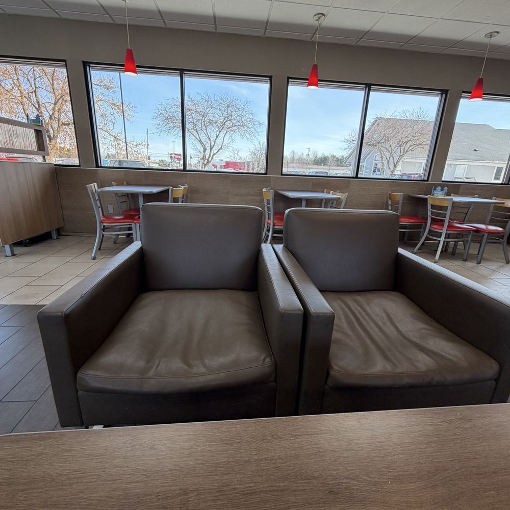 Burger King - Soft chairs and table - Burgers Near Me - Clio, Michigan Burger King - Soft chairs and table - Burgers Near Me - Clio, Michigan