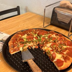 Stratton's Pizzeria - Pizza