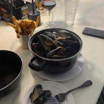 Bread & Vine - Mussels in cream sauce - French Near Me - Galena, Illinois Bread & Vine - Mussels in cream sauce - French Near Me - Galena, Illinois