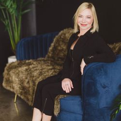 Sex Coach SLC - Approachable and caring, I am a coach who listens to, supports and educates my clients. I empower them to take action & achieve their goals.
