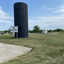 Black Silo Winery - Outside