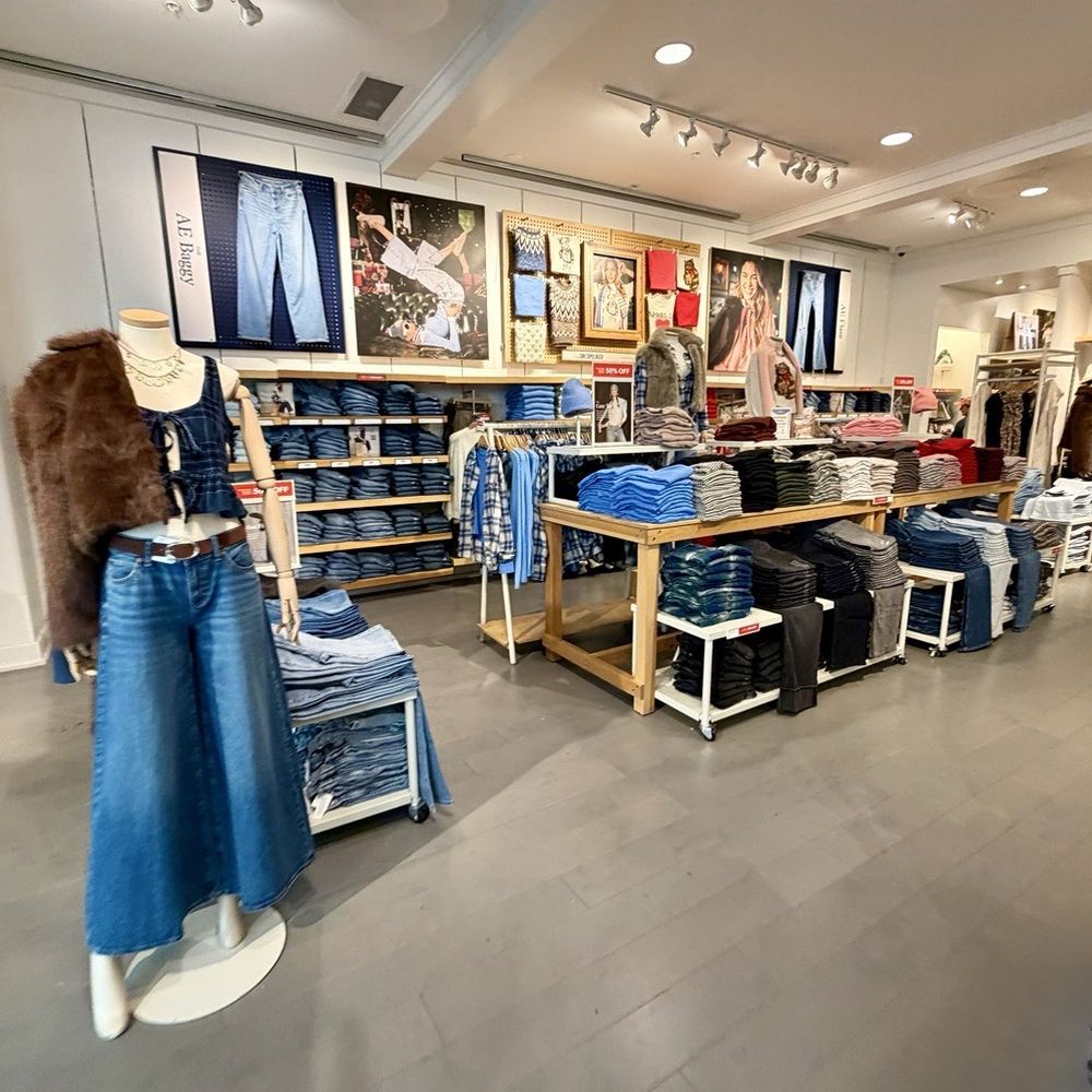 American Eagle - Women's clothing in fall - Sporting Goods Near Me - Pittsburgh, Pennsylvania