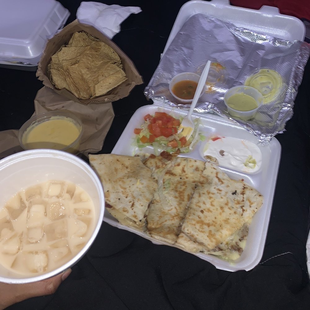 Los Braseros - Super Quesadilla, horchata, chips & Queso. best horchata i've everr had! Quesadilla was made w love as well as the queso 10/10! - Mexican Near Me - Austin, Texas Los Braseros - Super Quesadilla, horchata, chips & Queso. best horchata i've everr had! Quesadilla was made w love as well as the queso 10/10! - Mexican Near Me - Austin, Texas