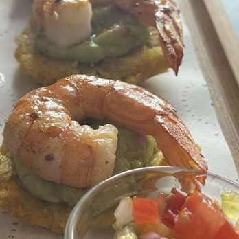 Sr. Ceviche - Patacon de langostino - Tapas Bars Near Me - Barcelona, B