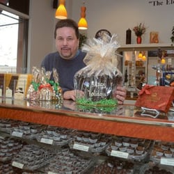 Schakolad Chocolate - Gordon E'Bright store owner