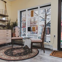 Sunny Eye Shop - Waiting area