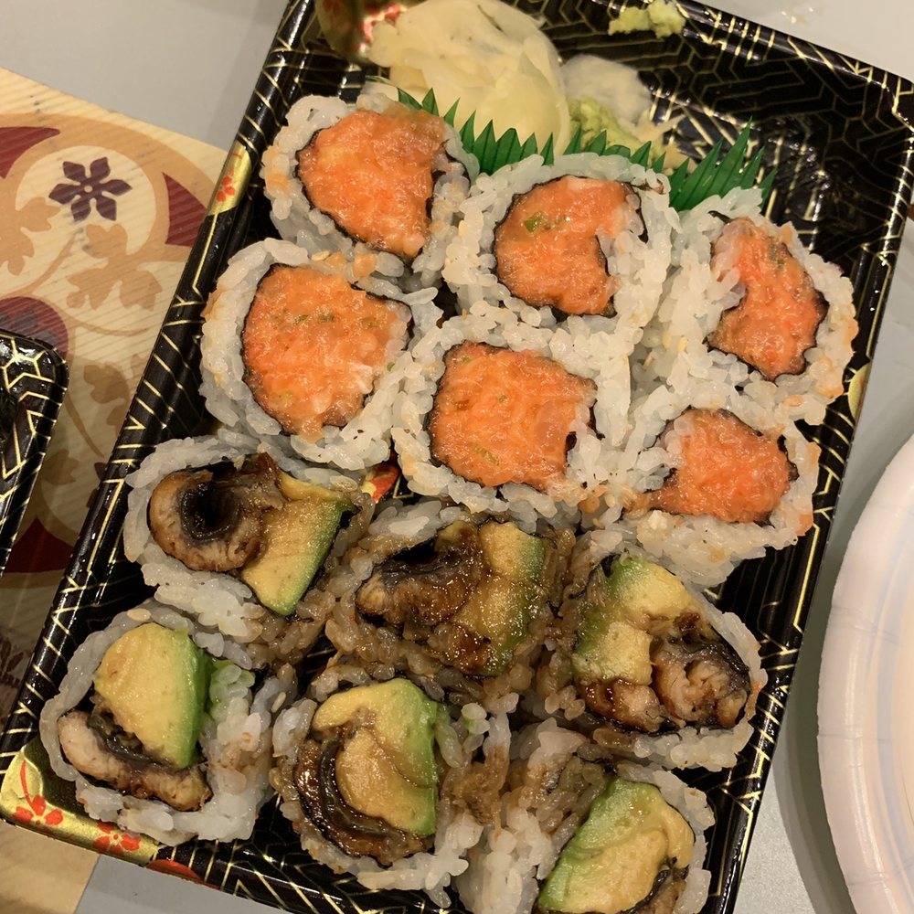 Tenzan - Spicy salmon and eel avocado roll - Japanese Near Me - Brooklyn, New York Tenzan - Spicy salmon and eel avocado roll - Japanese Near Me - Brooklyn, New York