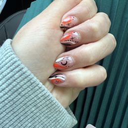 Gel manicure with design by Lynn from Yume